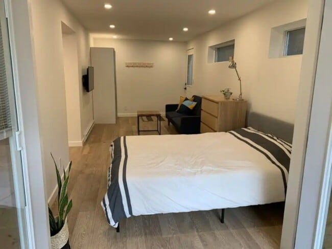 Photo - 1346 15th Av E