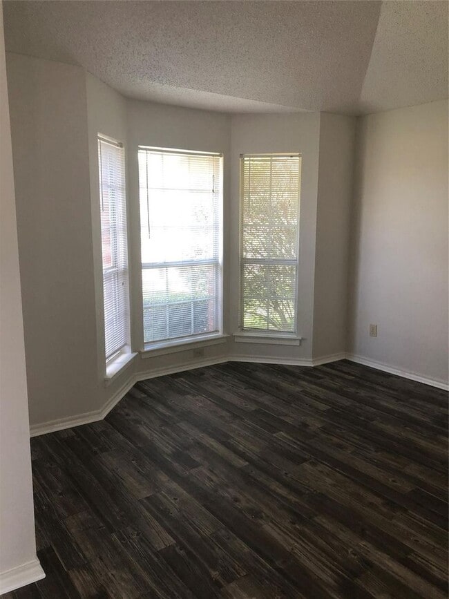 Photo - 1417 Warwick Dr