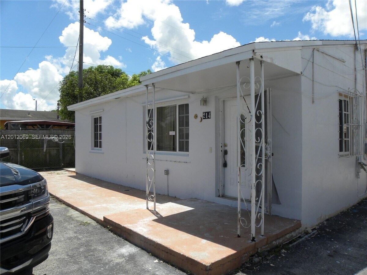 Photo - 214 NW 49th Ave Unit Front