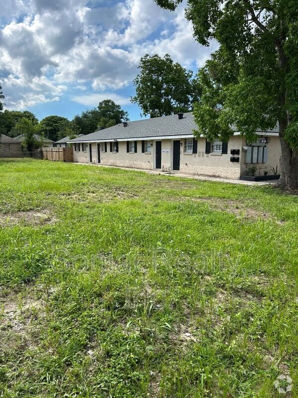 Building Photo - 924 Deslonde St Unit D Rental