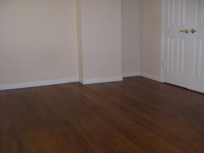 Photo - 85 Court House Pl