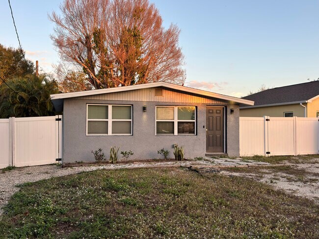 Photo - 1415 Diego St