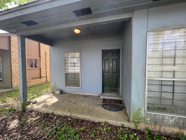 Photo - Must see 2 Bedroom Duplex off Brightside Dr. Close to LSU