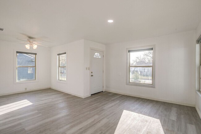 Photo - Remodeled 2 Bed 1 Bath Home Ready for New Tenants Near the River District-76114