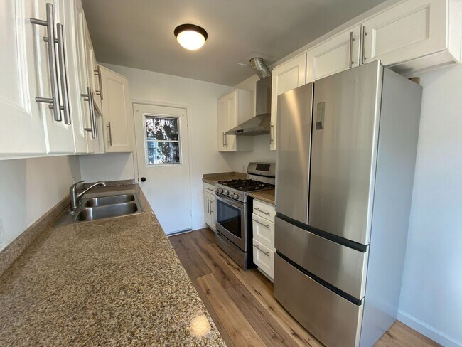 Photo - 1912 Clyde Ave Unidad 1914 Clyde Ave