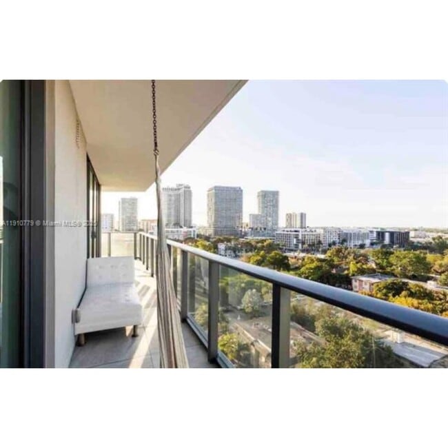 Photo - 501 NE 31st St