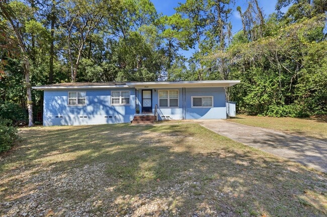 Building Photo - 1904 Dahlia Dr