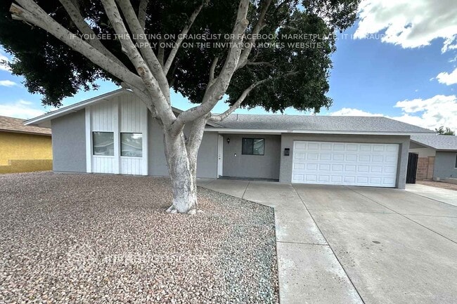 Building Photo - 1027 E Frost Dr