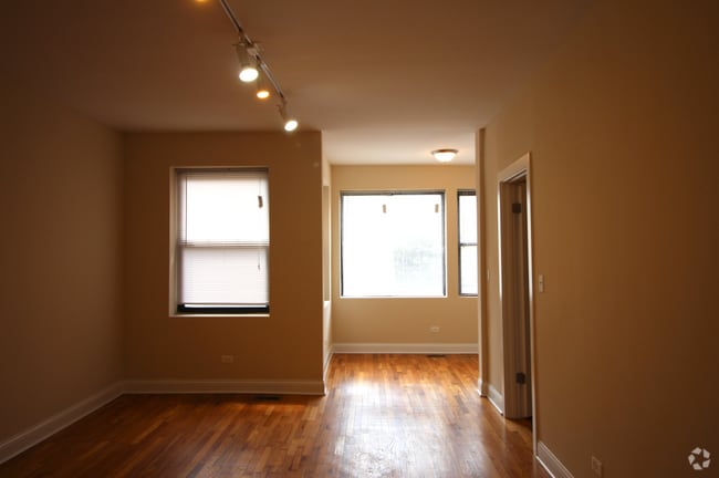Building Photo - 5003 N Sawyer Ave Unit GDN Rental