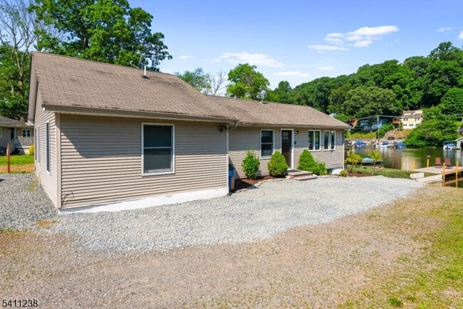 Building Photo - 18 W River Styx Rd Unit 4