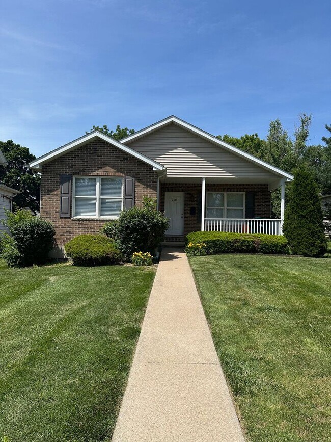 Nice-sized 3-bedroom, 2 bath home - Nice-sized 3-bedroom, 2 bath home