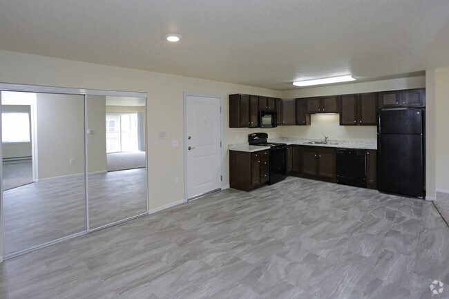 Kitchen & Dining Area