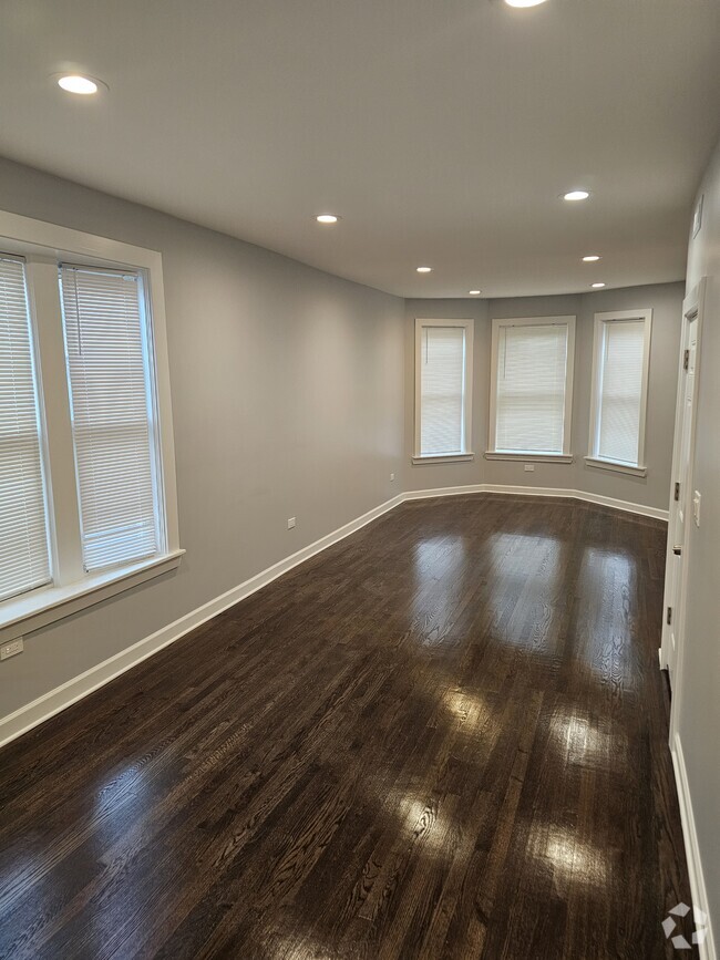 Building Photo - 7627 S King Dr Unit 2 Rental