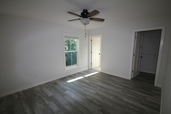 Photo - Luxury 4 Bed / 4 Bath Bungalow Cottage -- ...