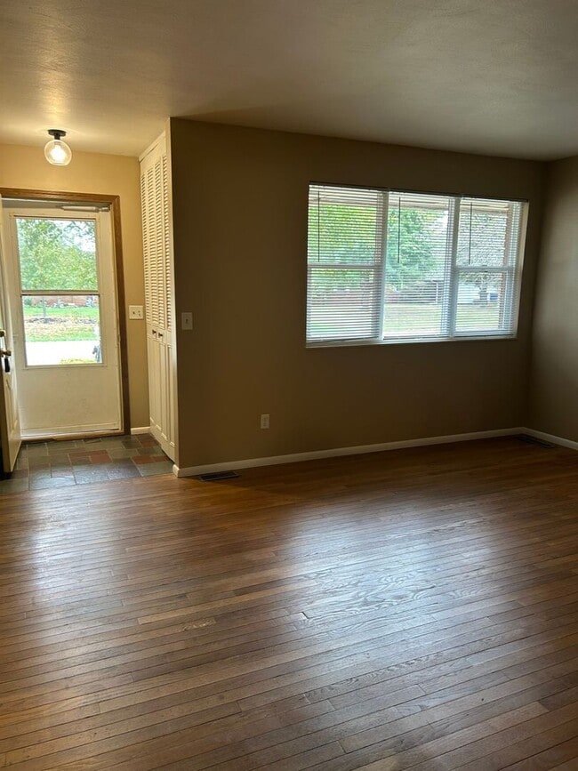 Photo - 3 Bedroom, 2 bath in the quiet Woodcliff Acres community