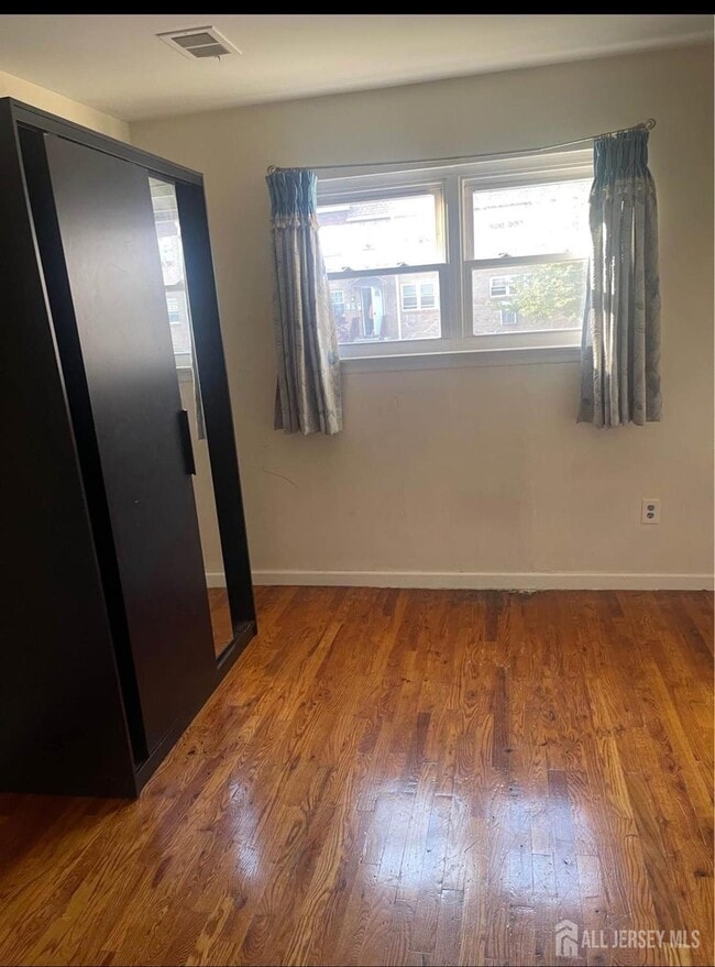 Photo - 254 College Dr