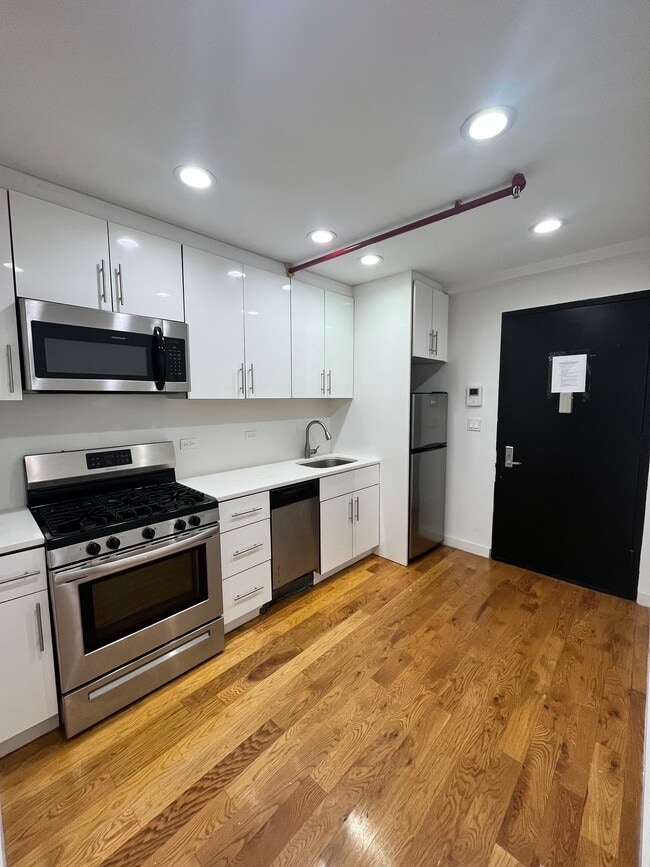 Building Photo - 850 Flatbush Ave Unit 6AA