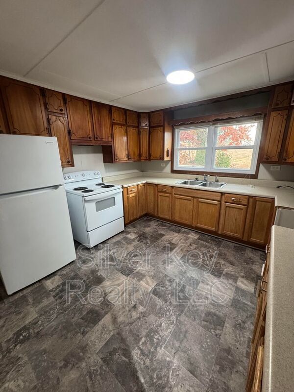 Photo - 703 Old Riceville Rd