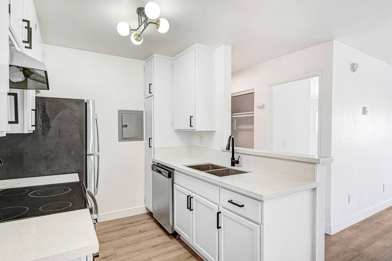 Photo - 930 N Martel