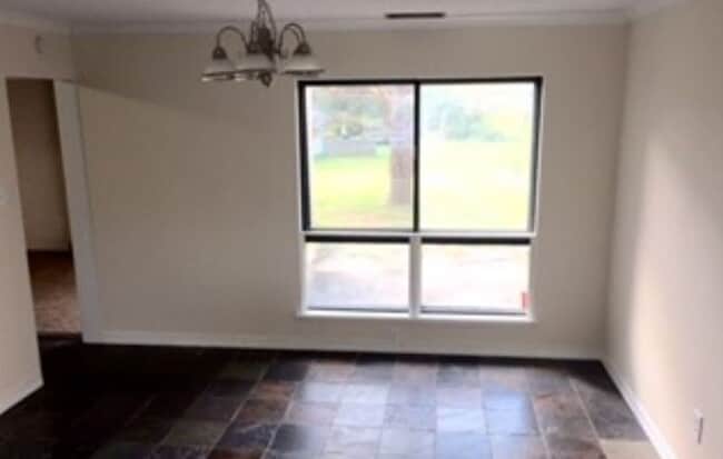 Photo - 504 Heritage Dr