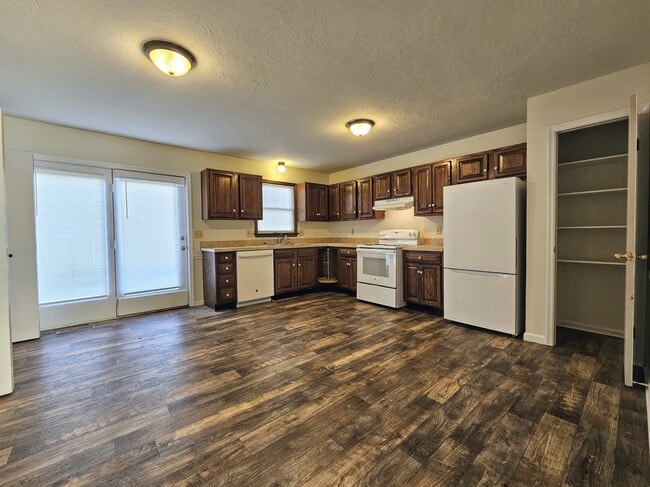 Photo - 137 Millview Ct