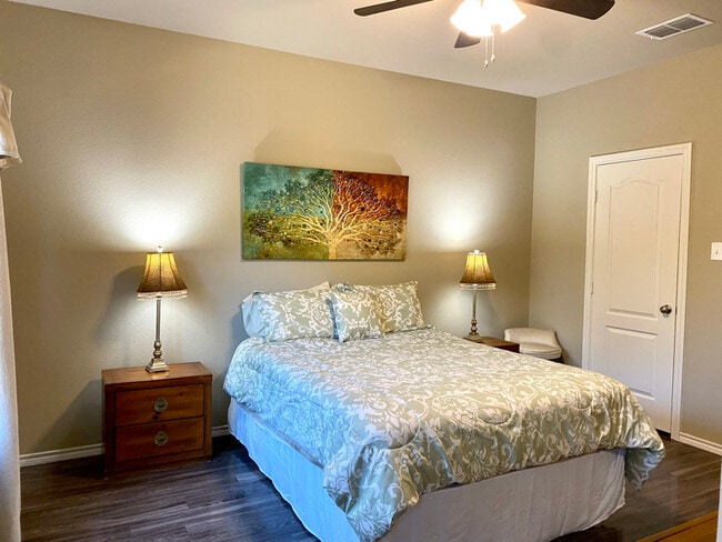 Photo - 798 Madison St