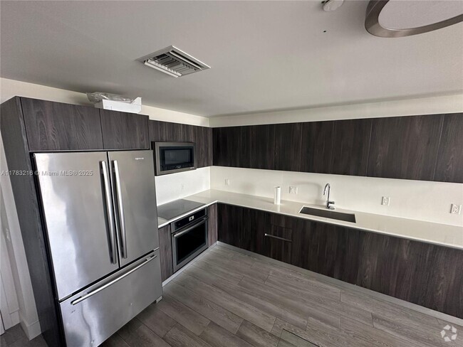 Building Photo - 2960 NE 207th St Unit 812 Rental