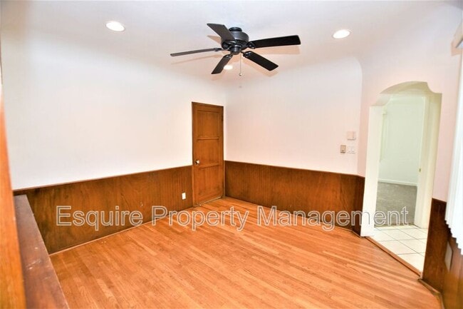 Photo - 225 Deodar Ave