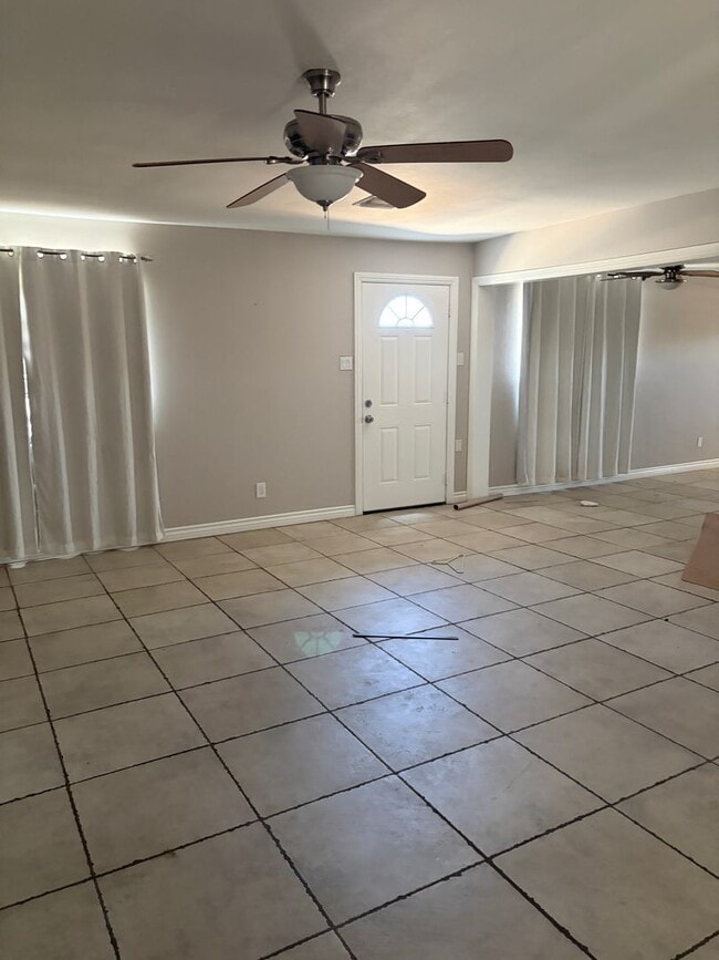 Building Photo - Very Spacious 4 bedroom in Needles, CA