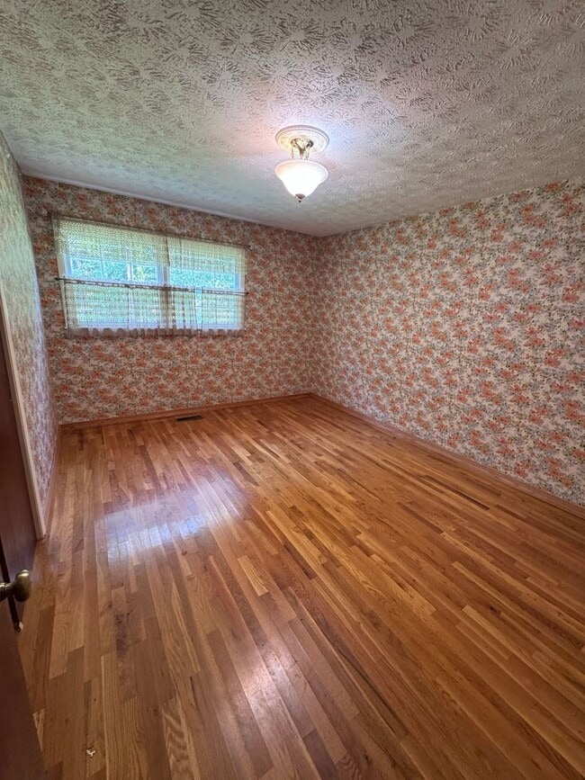 Photo - 330 Heards Ln