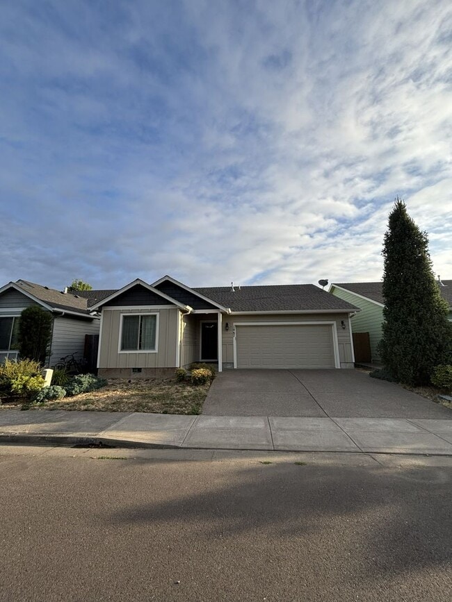 Building Photo - 3 Bedroom 2 Bathroom Home in Keizer!