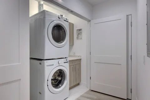 Photo - 8110 Lincoln Ave Unidad 4D