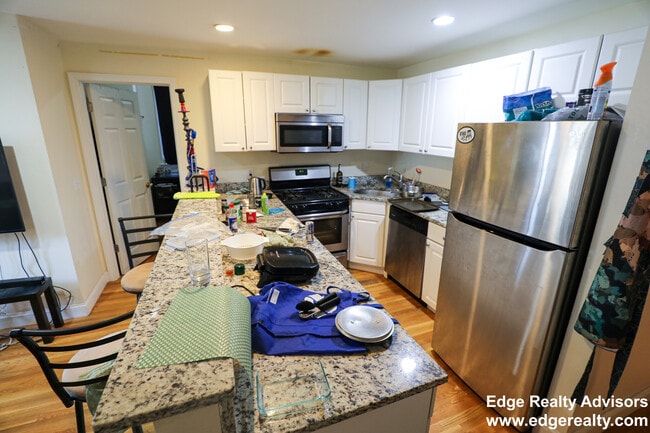 Building Photo - 60 Egmont St Unit 1