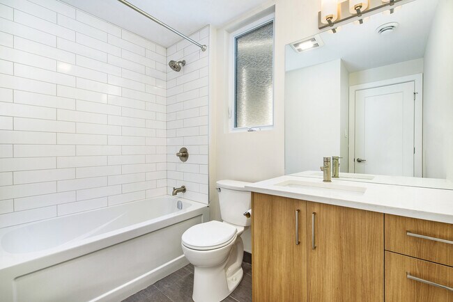 Photo - 30 Chapleau Av Unit 1