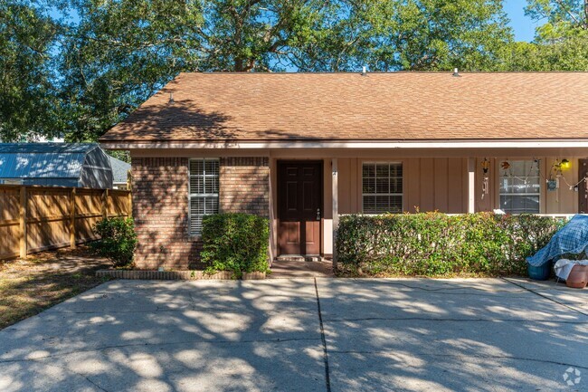 Building Photo - Quaint duplex! Rental