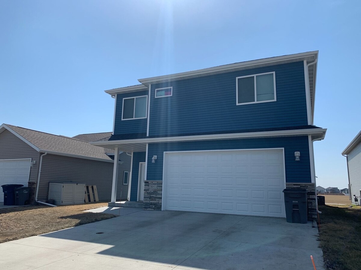 3 bed, 3 bath Single Family Home - 3 bed, 3 bath Single Family Home