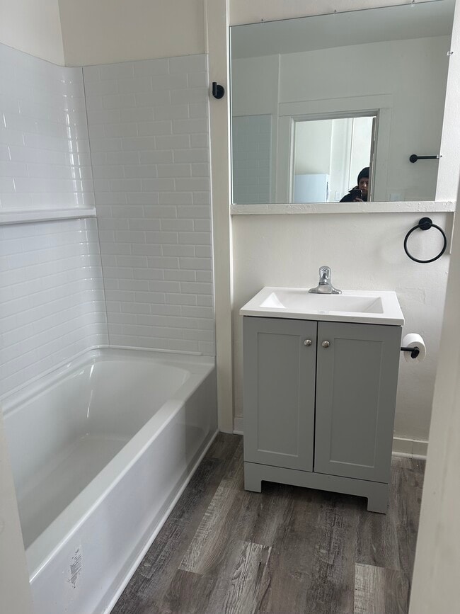 Photo - 404 S Main St Unit 4