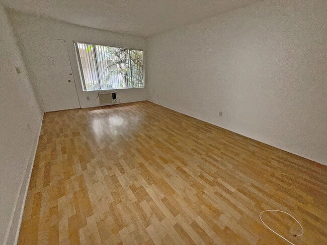 Photo - 10776 Rose Ave Unidad 6