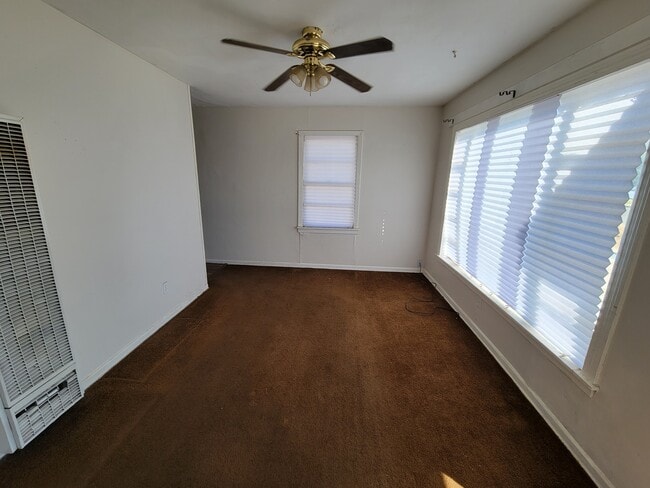 Photo - 4610 S Ong St