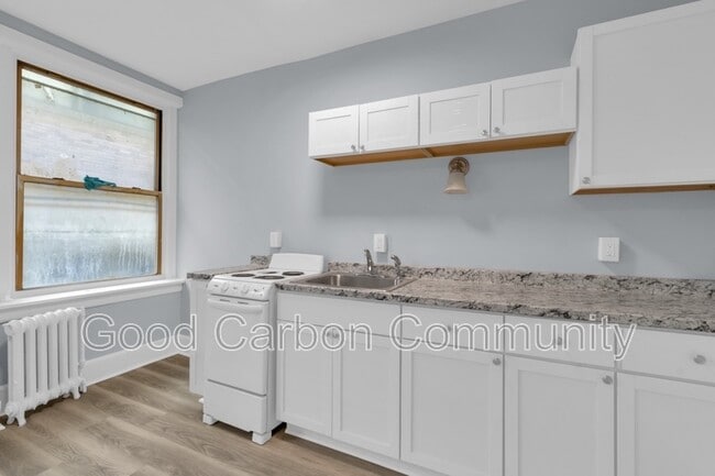 Photo - 131 Allen St Unit 5