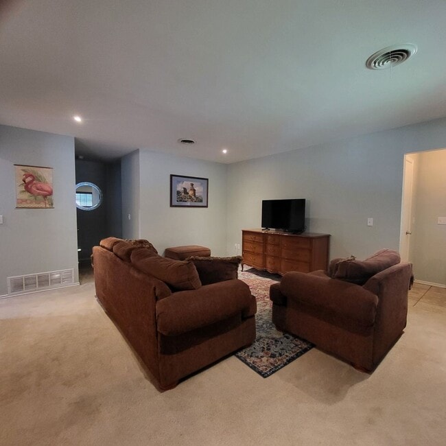 Photo - Fully Furnished Short term or Long Term Re...