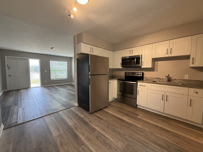 Photo - 464 Briarwood Rd