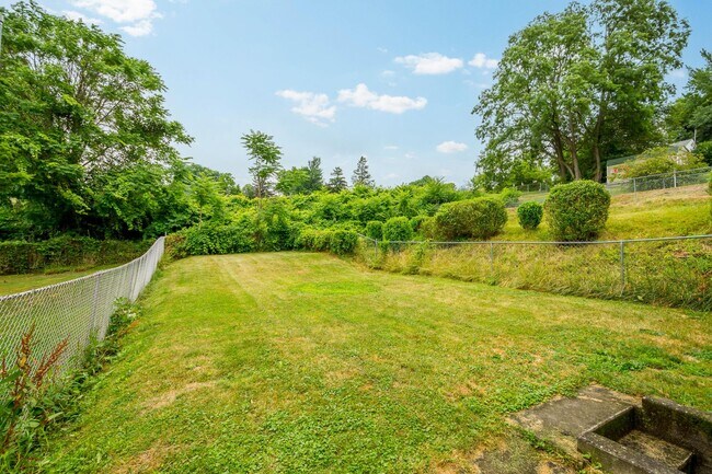 Photo - Stunning 3 bedroom home in Carrick available May 15!