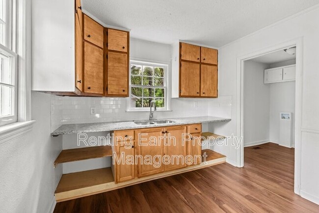 Photo - 832 Meadowbrook Dr