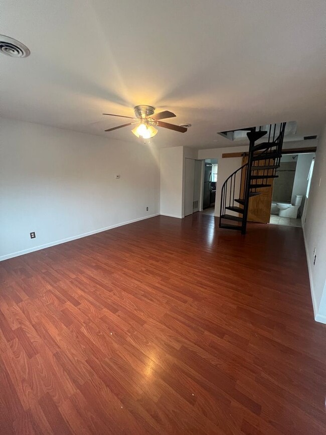 Building Photo - 5533 Southwest Ave Unit 5533 Southwest #2F