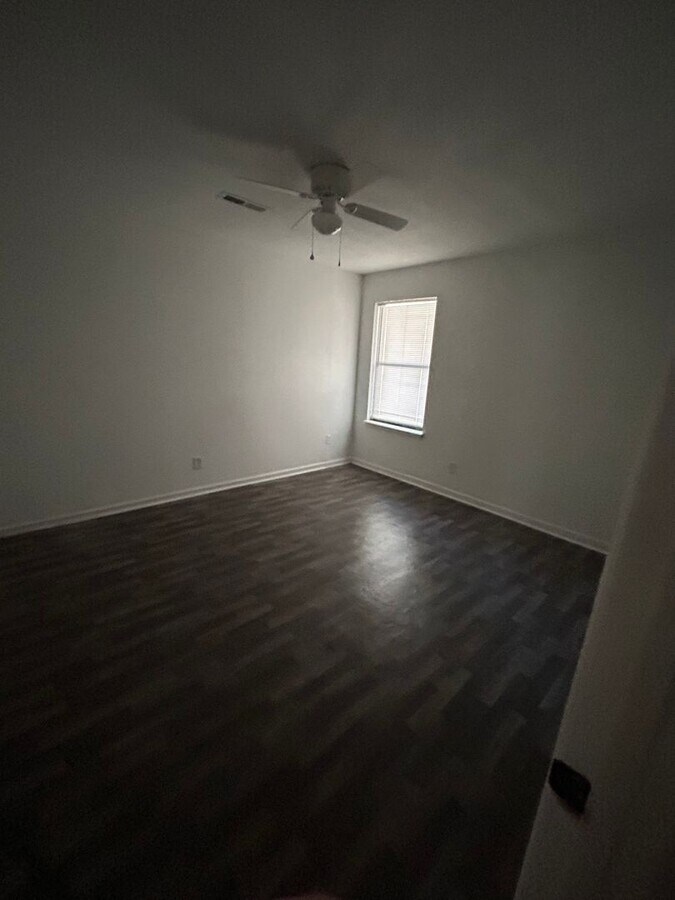 Huge 3 bed 2 full bath in Summerville! - Huge 3 bed 2 full bath in Summerville!