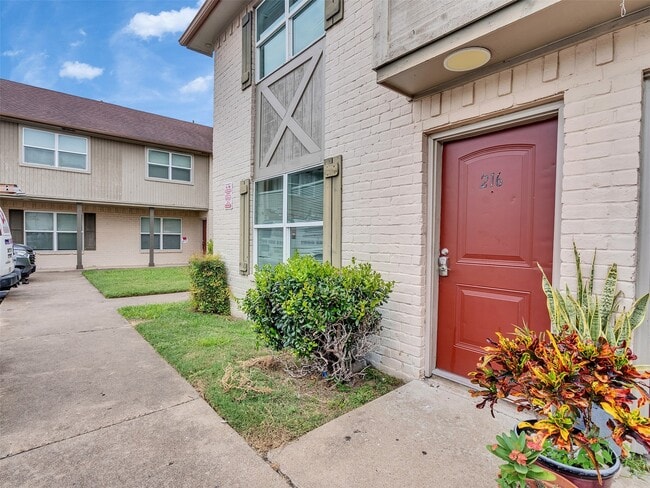 Building Photo - 1701 Upland Dr Unit 216 Rental