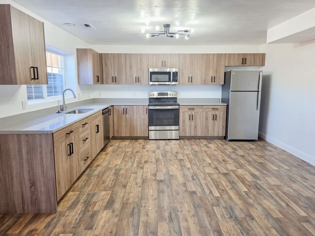 Photo - *utilities included* 3 bed 3 bath apartmen...