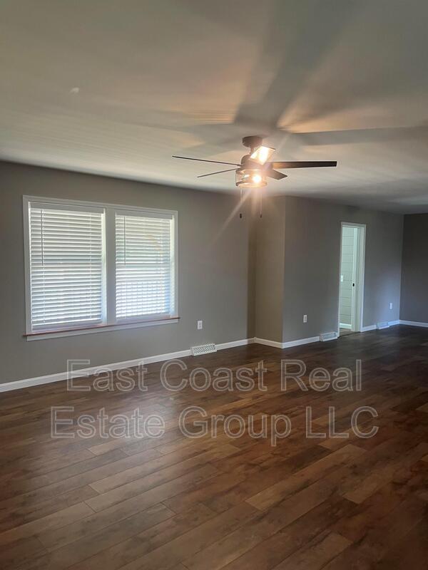 Photo - 18061 Crampton Ln