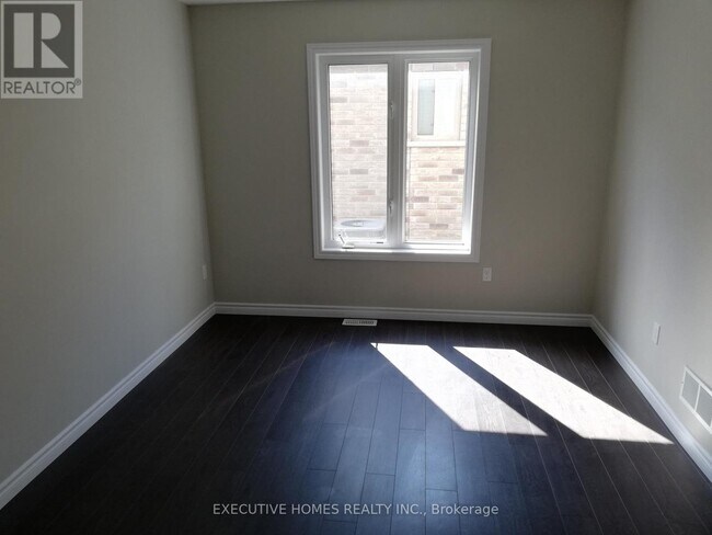 Photo - 1372 Caen Ave